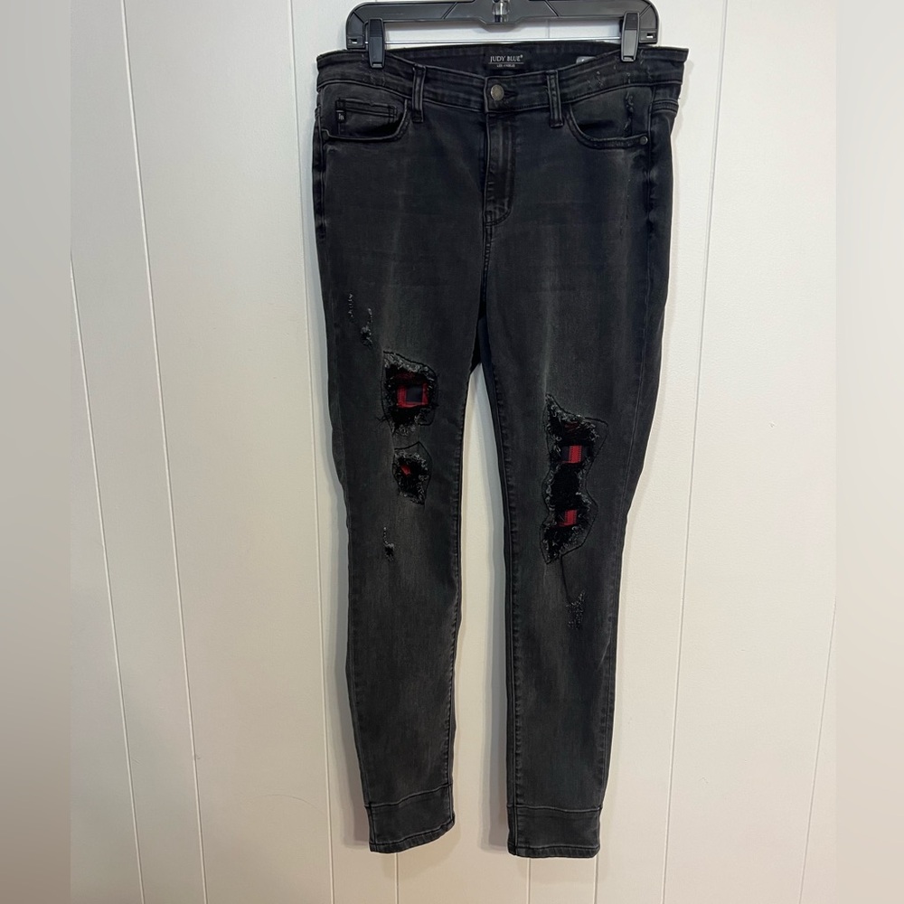 Judy blue distressed, buffalo plaid skinny‎ fit jeans, size 13/31
